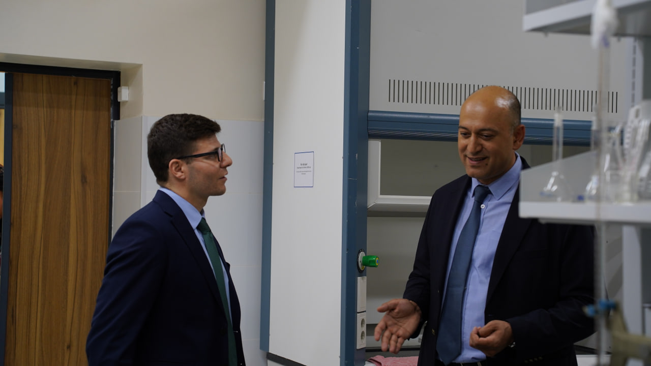 Oxford Graduate and Sustainability Expert Jordan Kronen Visits Our University